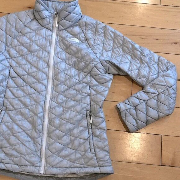 NorthFace Women’s Light Grey Thermaball Quilted Collar Jacket Size Small - Picture 5 of 9